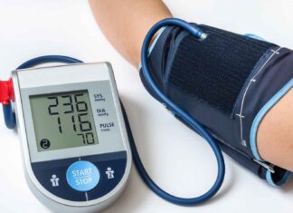 Tres bebidas que debes evitar si tienes presión arterial alta, ya que podrían ser mortales pese a ser comunes