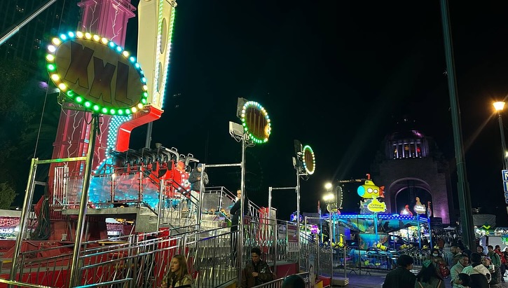 Feria Navideña del Monumento a la Revolución llena de tradición