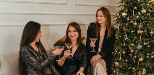 Ideas de looks para las fiestas navideñas de 2025 Ideas de looks para las fiestas navideñas de 2025