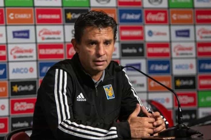 Roberto Medina se convierte en nuevo DT de Pumas Femenil