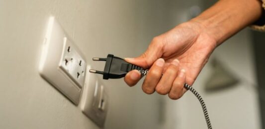 Los tres electrodomésticos que siempre deben desenchufarse si hay tormenta, según expertos