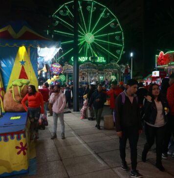 Vecinos rechazan romería navideña en Monumento a la Revolución Vecinos rechazan romería navideña en Monumento a la Revolución