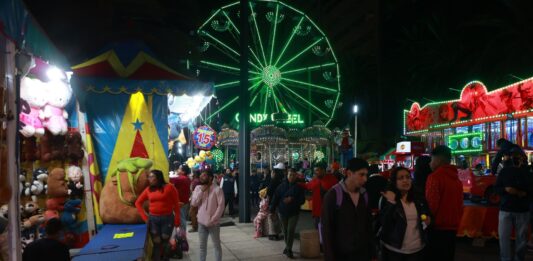 Vecinos rechazan romería navideña en Monumento a la Revolución Vecinos rechazan romería navideña en Monumento a la Revolución