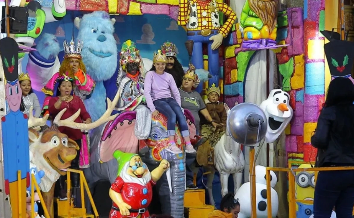 Vecinos rechazan romería navideña en Monumento a la Revolución