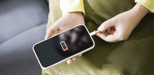 Cómo cargar un celular nuevo por primera vez: lo que realmente recomiendan los expertos en 2025