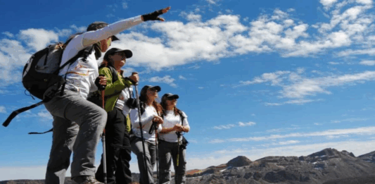 Senado aprueba celebrar el 21 de febrero como el Día Nacional del Guía de Turismo
