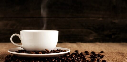 Lo que debes saber del café sin azúcar para obtener sus beneficios y evitar sus efectos secundarios