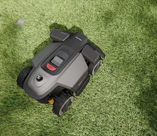 Roborock presenta en CES 2026 robots aspiradores más inteligentes y autónomos RockMow X1 LiDAR