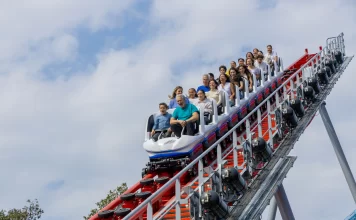 Six Flags México inaugura Speedway Stunt Coaster el 31 de enero Speedway Stunt Coaster
