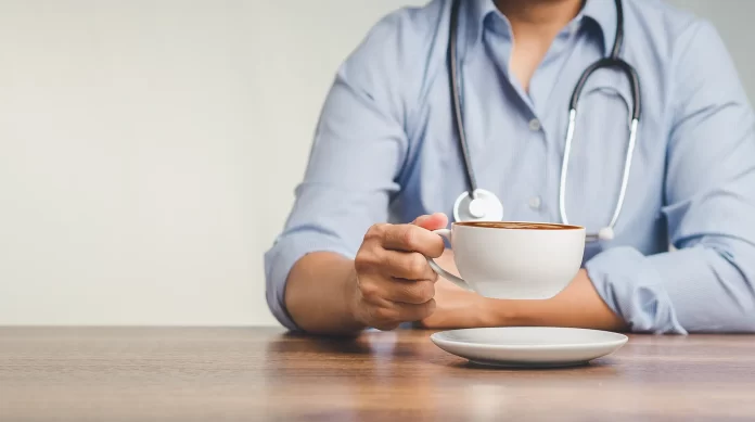 beber cafe y salud en personas