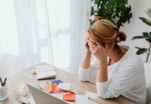 Bienestar mental en la agenda global: el costo invisible de normalizar el agotamiento y la cultura workaholic