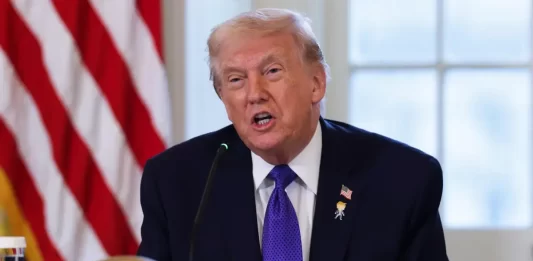 Trump cuestiona el T-MEC tras llamada con Sheinbaum tmec irrelevante trump