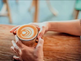 Sabías que: El café caliente ayuda a refrescar el cuerpo en ola de calor cafe en epoca de calor tendencias