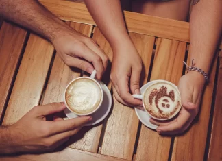 Abre en Guadalajara el primer café nudista y genera debate cultural cafeteria nudista guadalajara