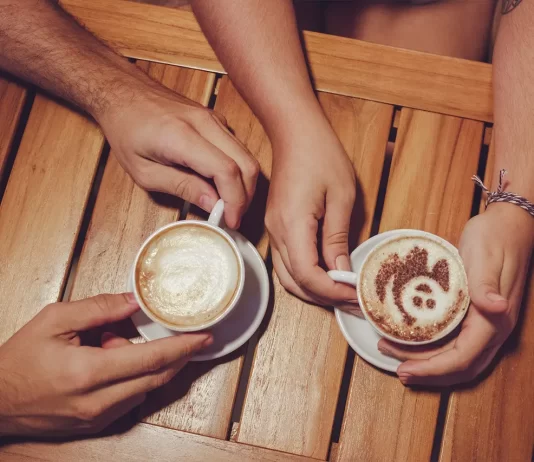 Abre en Guadalajara el primer café nudista y genera debate cultural cafeteria nudista guadalajara
