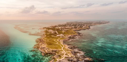 Isla Mujeres en riesgo: desarrollo de lujo y presión ambiental en 2026 tendencias turismo isla mujeres