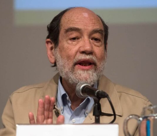 Quién está detrás de la cuenta de AMLO para Cuba: ilustrador ligado a su historia política Carlos Pellicer López