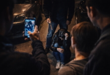 El efecto espectador: por qué nadie interviene cuando alguien está en peligro