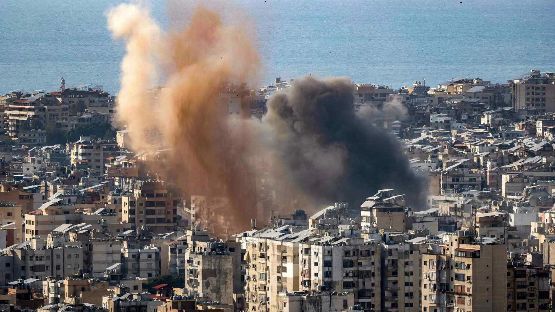 Irán amenaza con "eliminar" a Trump durante la guerra