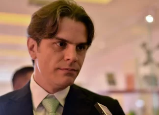 Diputado del PVEM en polémica: viaje en jet privado con Checo Pérez desata críticas Juan Carlos Valladares