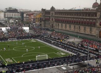 La CDMX transforma el Zócalo en una cancha gigante para celebrar el futbol La CDMX transforma el Zócalo en una cancha gigante para celebrar el futbol