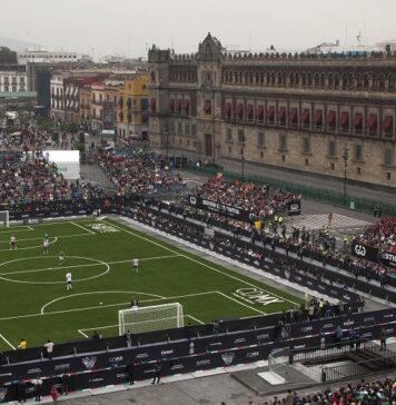 La CDMX transforma el Zócalo en una cancha gigante para celebrar el futbol La CDMX transforma el Zócalo en una cancha gigante para celebrar el futbol