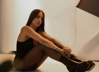 Mariana Yanar lanza “A Poca Luz” y fortalece su presencia en el pop latino MARIANA YANAR