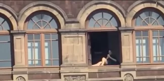 Mujer captada tomando el sol en ventana de Palacio Nacional fue sancionada Mujer captada tomando el sol en ventana de Palacio Nacional fue sancionada