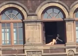 Mujer captada tomando el sol en ventana de Palacio Nacional fue sancionada Mujer captada tomando el sol en ventana de Palacio Nacional fue sancionada
