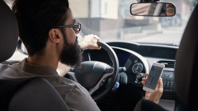 Realmente pueden multarte si pides UBER o DiDi en el AICM