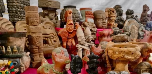 Artesanos de Chichén Itzá rechazan traslado al nuevo centro turístico y advierten resistencia artesanos de chichenitza