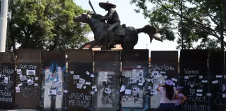 “Las paredes se limpian”: familia de Zapata reacciona a pintas en estatua durante el 8M emiliano zapata cdmx