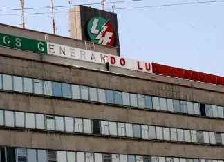 Reforma contra pensiones millonarias dejaría a más de 700 ex funcionarios de LyFC sin jubilaciones elevadas luz y fuerza del centro pensiones