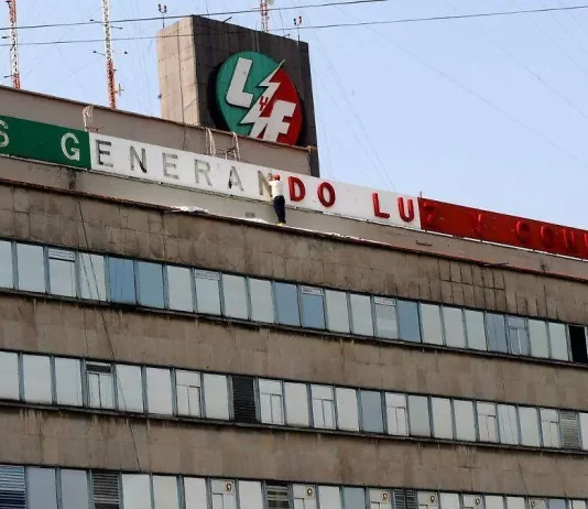 Reforma contra pensiones millonarias dejaría a más de 700 ex funcionarios de LyFC sin jubilaciones elevadas luz y fuerza del centro pensiones