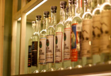 Matuche celebra la trazabilidad con cinco proyectos de mezcal y destilados mexicanos mezcales en matuche roma norte cdmx