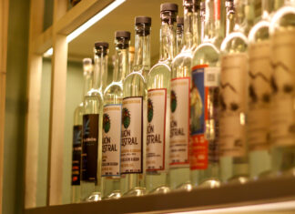 Matuche celebra la trazabilidad con cinco proyectos de mezcal y destilados mexicanos mezcales en matuche roma norte cdmx