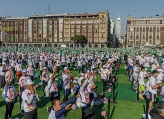 Zócalo rompe Récord Guinness con la clase de fútbol más grande del mundo rumbo al Mundial 2026 record guines clases futbol en cdmx