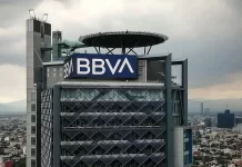 BBVA lanza crédito para comprar terreno y construir vivienda: financiará hasta 80% de la obra BBVA crisis finanzas