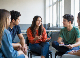 Gobierno lanza campaña de salud mental para jóvenes; distribuirán 18 millones de guías en escuelas