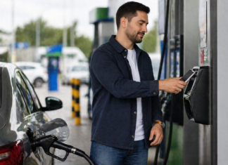 México avanza hacia pagos 100% digitales en gasolineras; plan contempla extender medida a casetas