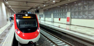 Tren suburbano pasa a manos del gobierno tras acuerdo con CAF Tren suburbano pasa a manos del gobierno tras acuerdo con CAF