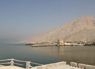 Irán amenaza con bloquear comercio global si EE.UU. mantiene bloqueo naval estrecho de ormuz petroleo