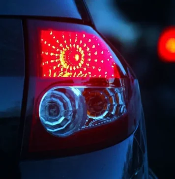 La luz fundida del auto que puede costarte una multa de 1,173 pesos en México luz fundida auto multa