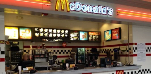 McDonald’s eliminará máquinas de autoservicio: el cambio que redefine su identidad global máquinas de autoservicio de bebidas