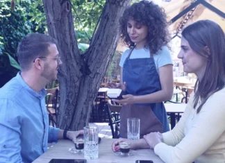 Profeco prohíbe propina obligatoria en restaurantes: multas pueden superar los 3 millones profeco propinas