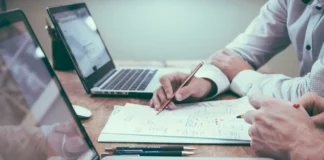 SAT advierte multas a trabajadores en 2026: estas acciones pueden costarte miles de pesos sat trabajador oficina