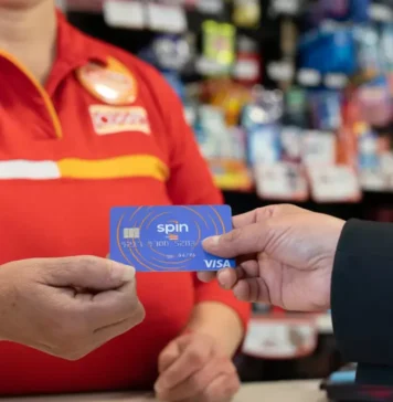 FEMSA frena licencia bancaria: qué pasará con tarjetas Spin de OXXO en México spin oxxo visa baja