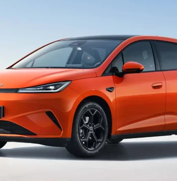BYD Dolphin híbrido enchufable sorprende con motor a gasolina y nuevo diseño BYD Dolphin cargador