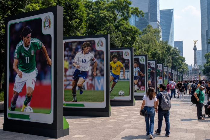Panini lleva el Mundial a Reforma con exposición de estampas gigantes rumbo a 2026