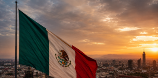 Las 4 banderas monumentales de CDMX que dominan el skyline de la ciudad